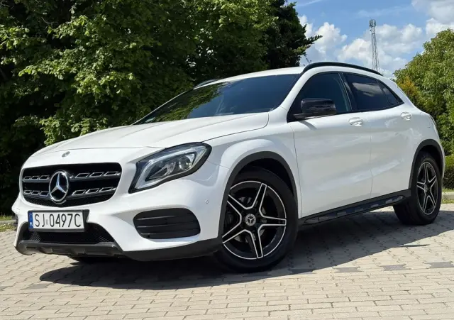 MERCEDES-BENZ GLA 180 7G-DCT AMG Line